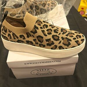 Steve Madden Leopard Beale sneakers size 6.5